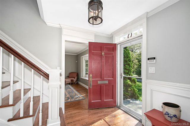 71 Heatherbloom Road, White Plains, NY 10605