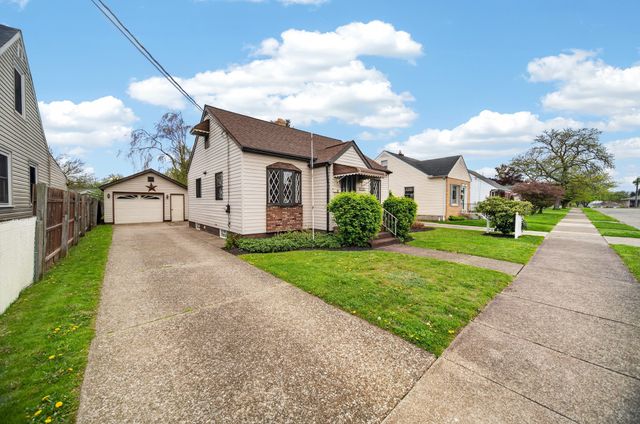 1445 W 34TH Street, Erie, PA 16508