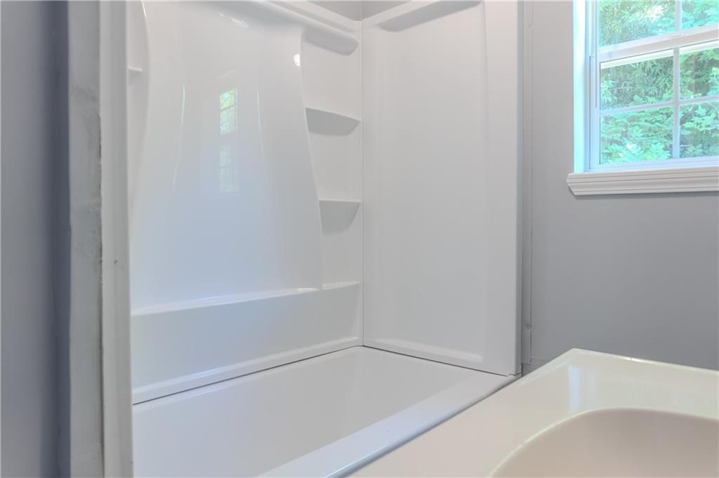 Image 11 of property listing at 53 Washington Drive, Forsyth, GA 31029