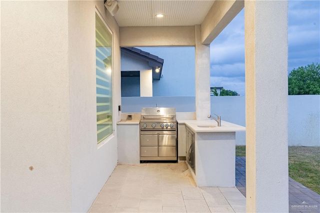 2416 S Thames Drive, Edinburg, TX 78539