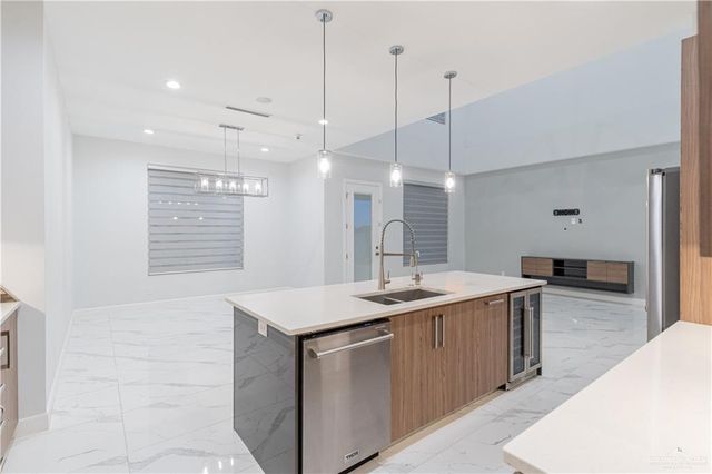 2416 S Thames Drive, Edinburg, TX 78539
