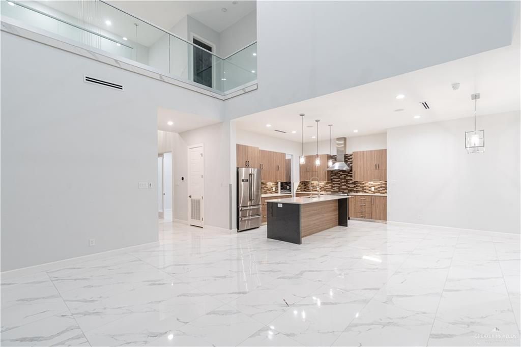 Image 10 of property listing at 2416 S Thames Drive, Edinburg, TX 78539