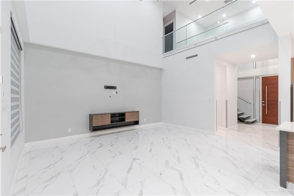 Image 11 of property listing at 2416 S Thames Drive, Edinburg, TX 78539