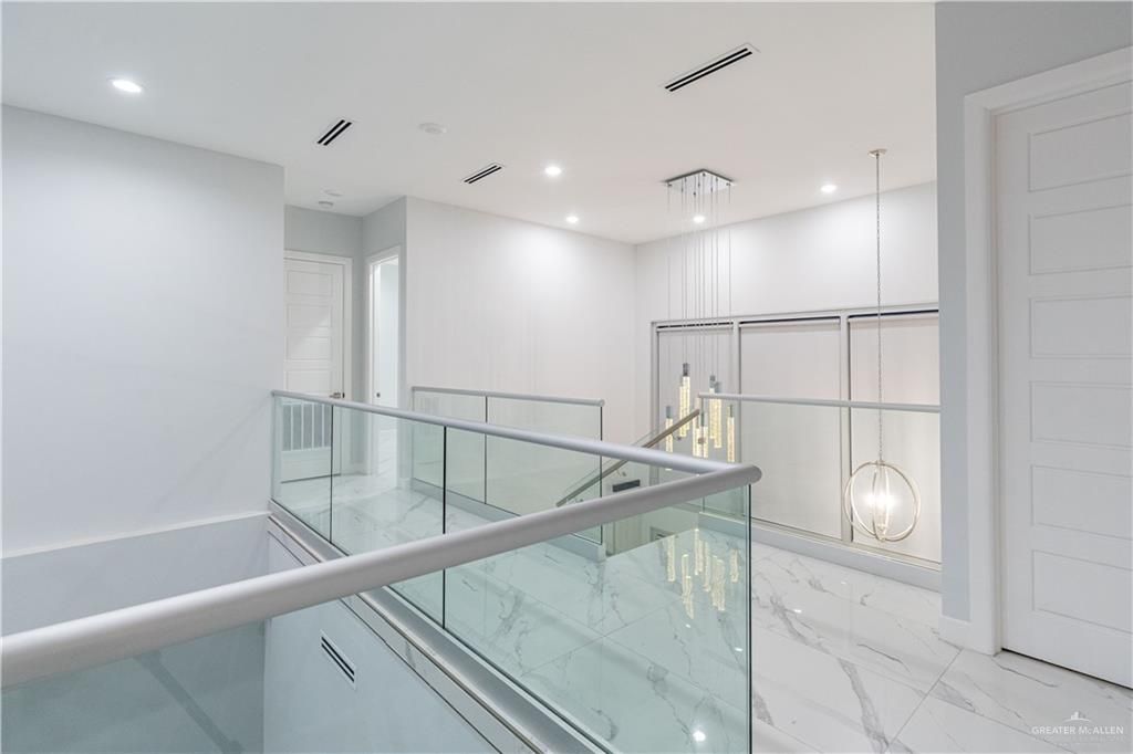 Image 13 of property listing at 2416 S Thames Drive, Edinburg, TX 78539