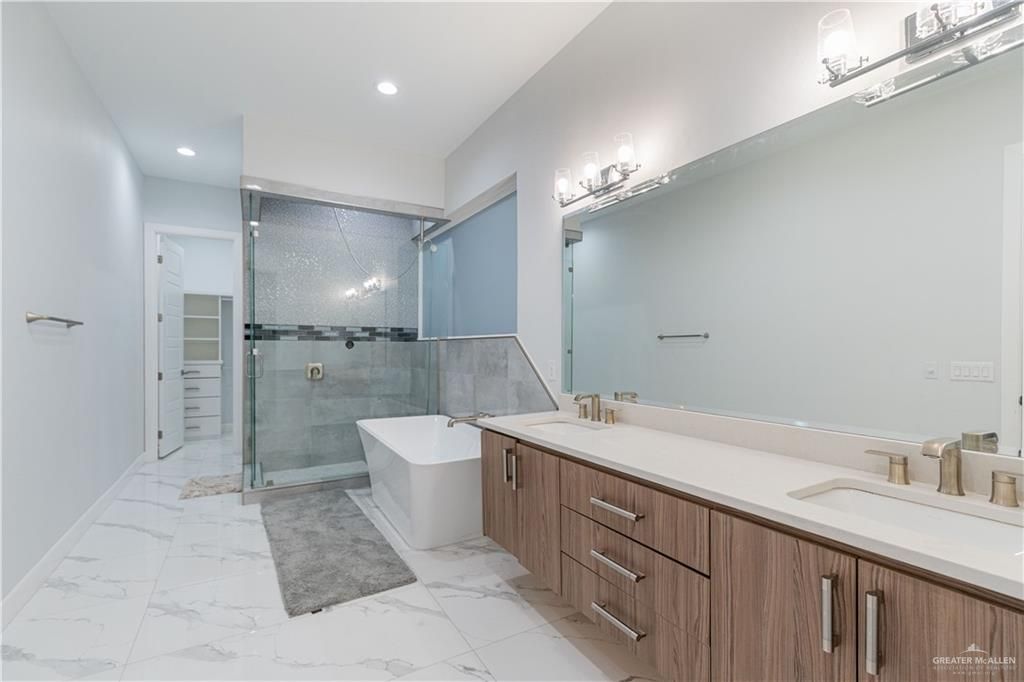 Image 19 of property listing at 2416 S Thames Drive, Edinburg, TX 78539