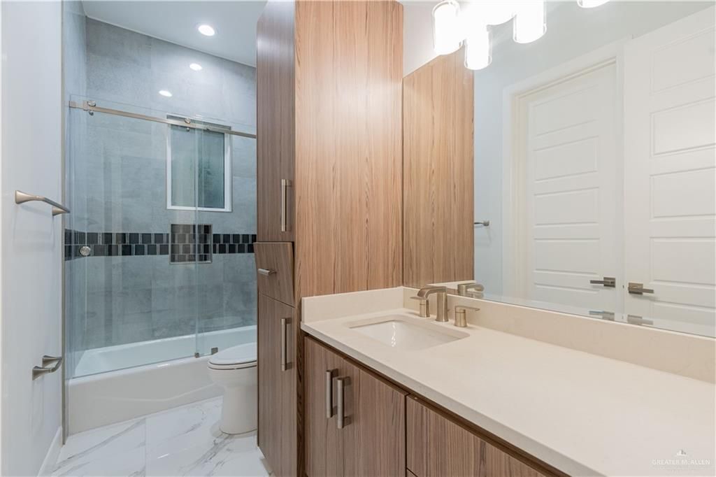 Image 22 of property listing at 2416 S Thames Drive, Edinburg, TX 78539