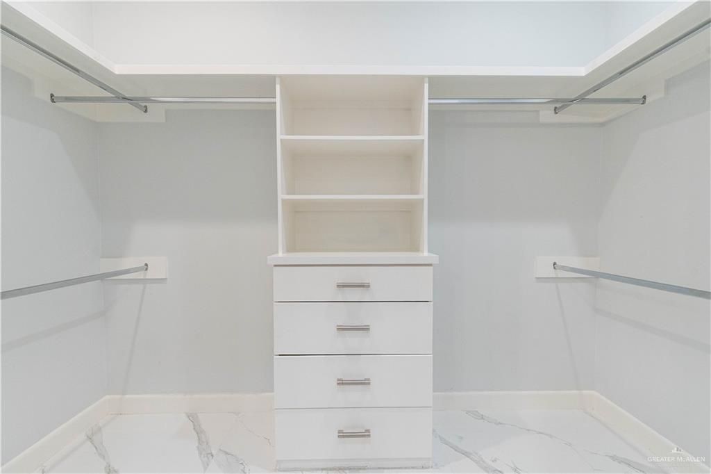 Image 25 of property listing at 2416 S Thames Drive, Edinburg, TX 78539