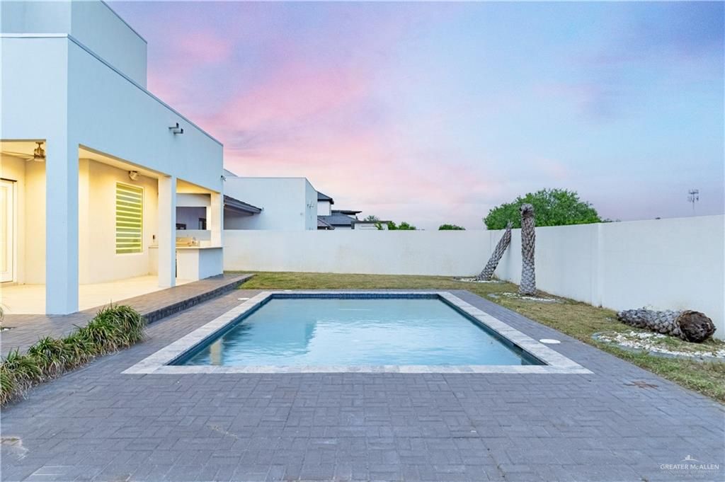 Image 28 of property listing at 2416 S Thames Drive, Edinburg, TX 78539