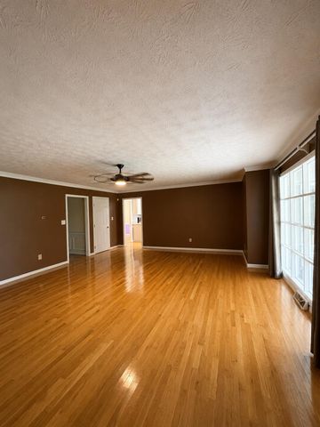 109 Barkley, Nicholasville, KY 40356