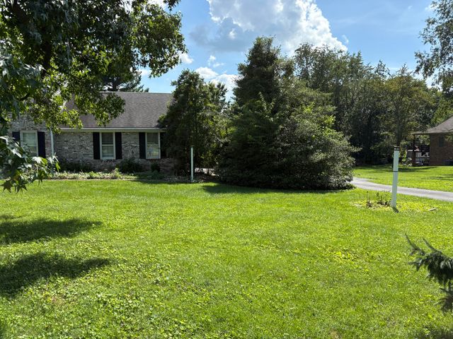 109 Barkley, Nicholasville, KY 40356