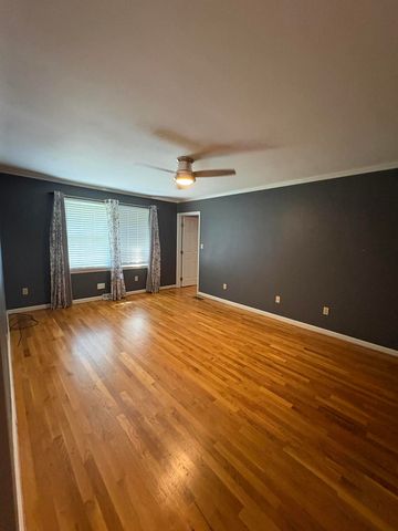 109 Barkley, Nicholasville, KY 40356