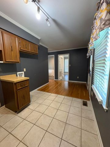 109 Barkley, Nicholasville, KY 40356