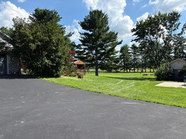109 Barkley, Nicholasville, KY 40356