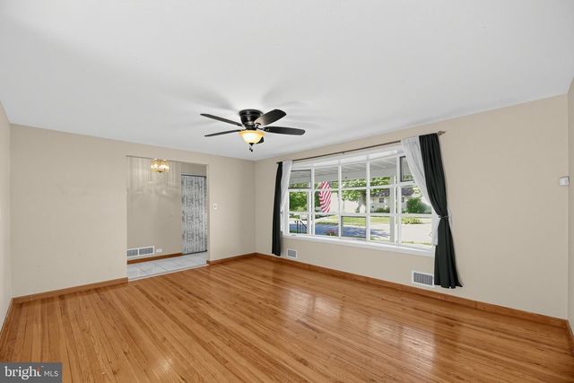4 ROSLYN RD, Trenton, NJ 08610