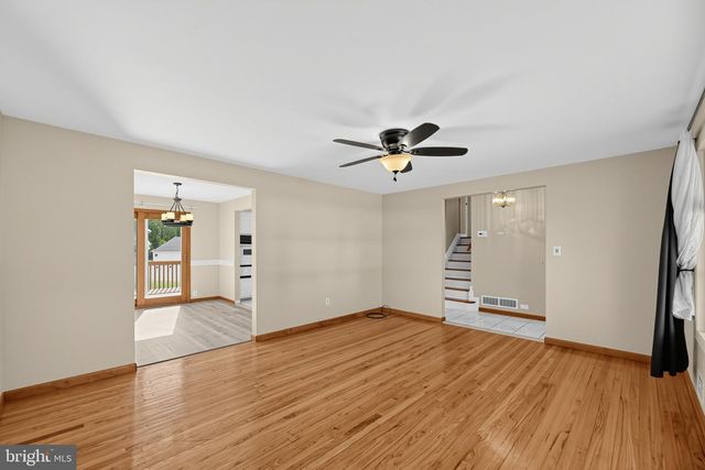 4 ROSLYN RD, Trenton, NJ 08610
