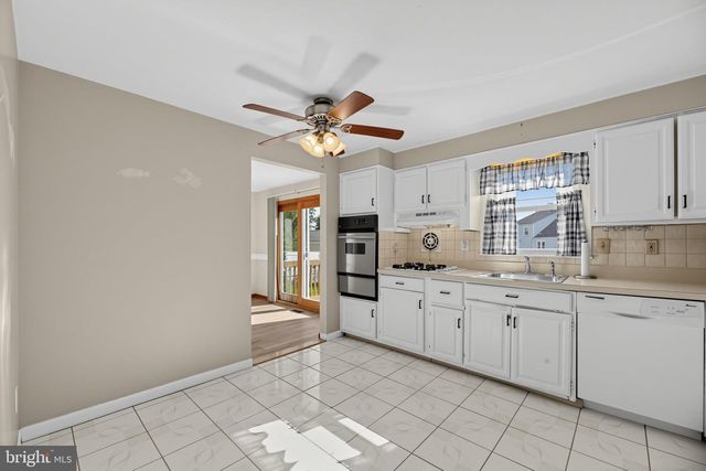 4 ROSLYN RD, Trenton, NJ 08610