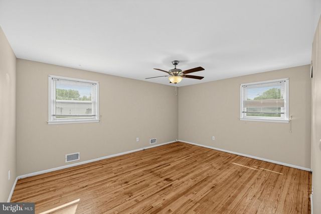 4 ROSLYN RD, Trenton, NJ 08610
