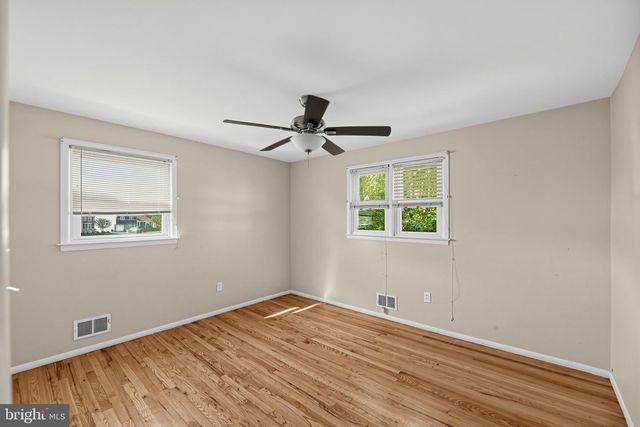 4 ROSLYN RD, Trenton, NJ 08610