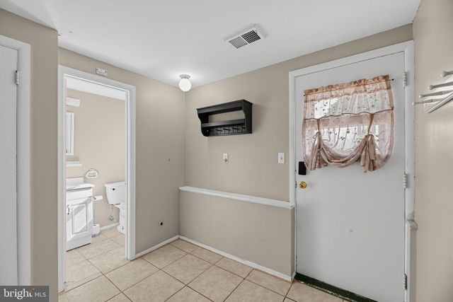 4 ROSLYN RD, Trenton, NJ 08610