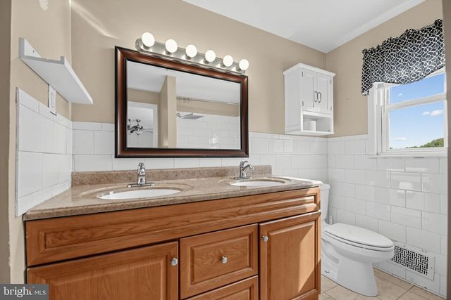 4 ROSLYN RD, Trenton, NJ 08610