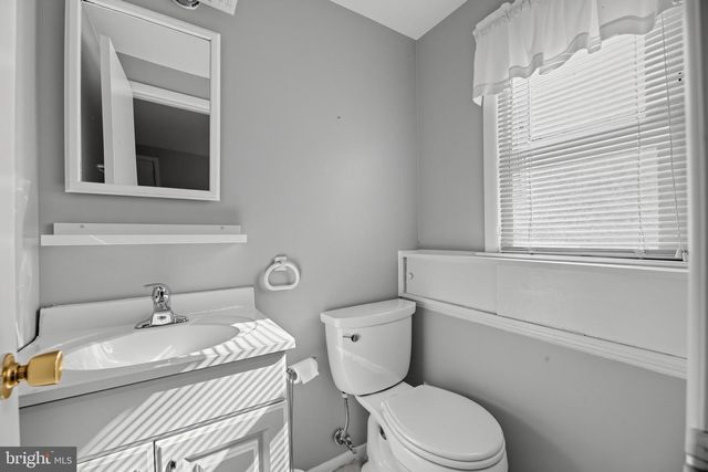 4 ROSLYN RD, Trenton, NJ 08610