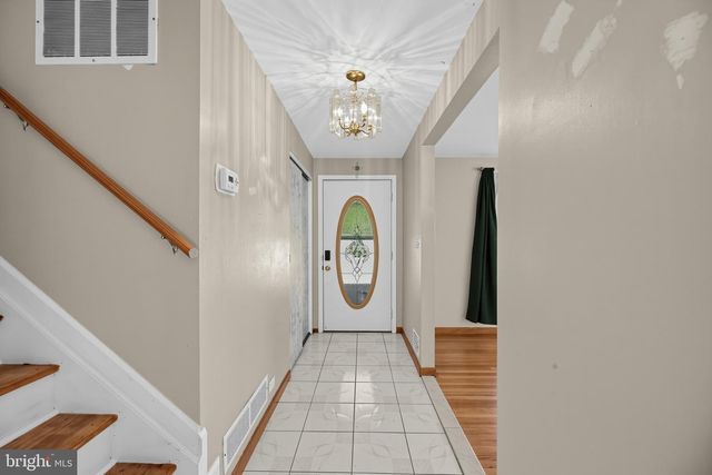 4 ROSLYN RD, Trenton, NJ 08610