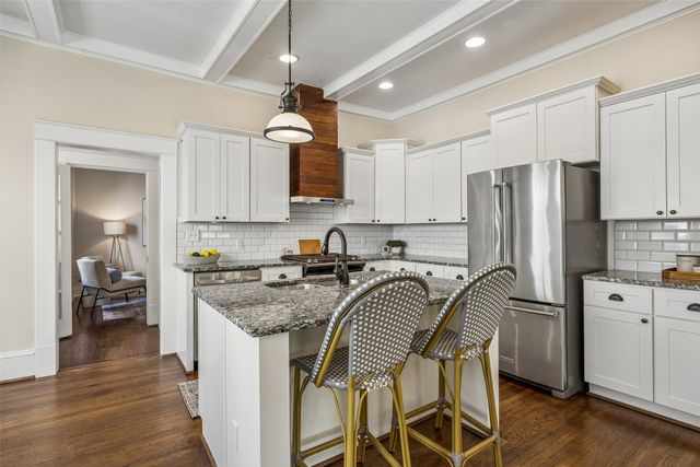 214 S Montclair Avenue, Dallas, TX 75208