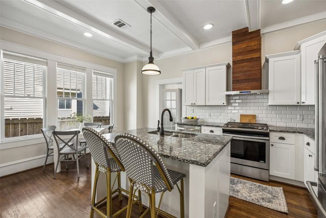 214 S Montclair Avenue, Dallas, TX 75208