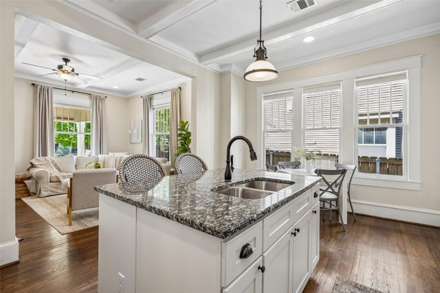 214 S Montclair Avenue, Dallas, TX 75208