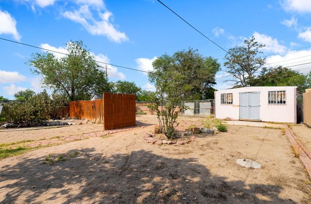 935 Manzano Street NE, Albuquerque, NM 87110