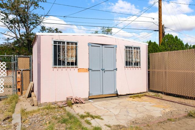 935 Manzano Street NE, Albuquerque, NM 87110