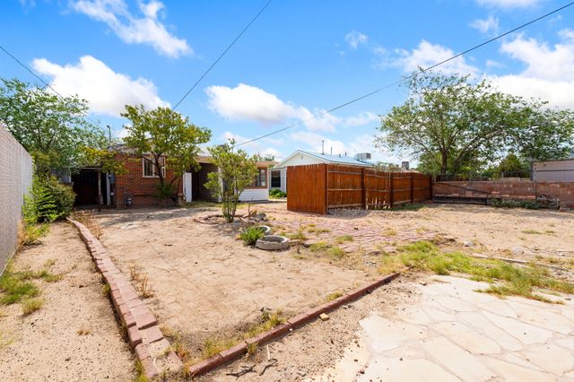 935 Manzano Street NE, Albuquerque, NM 87110