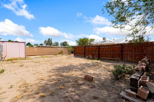 935 Manzano Street NE, Albuquerque, NM 87110