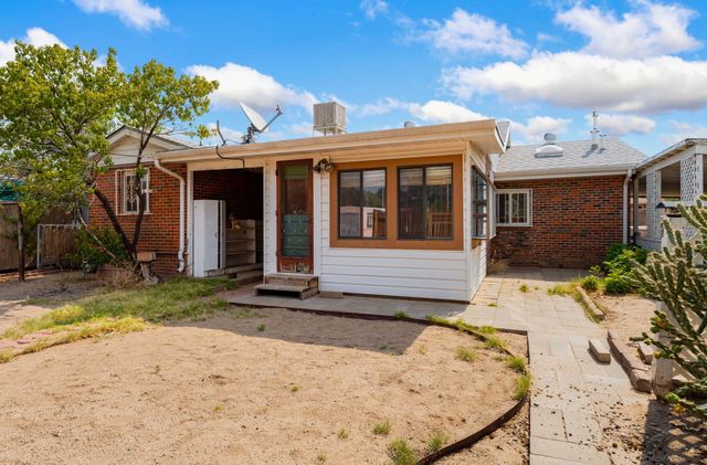 935 Manzano Street NE, Albuquerque, NM 87110