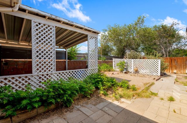 935 Manzano Street NE, Albuquerque, NM 87110
