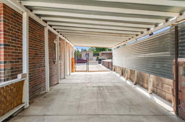 935 Manzano Street NE, Albuquerque, NM 87110
