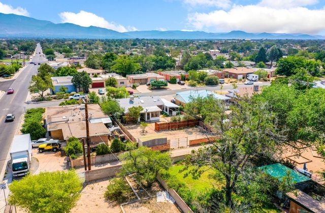 935 Manzano Street NE, Albuquerque, NM 87110