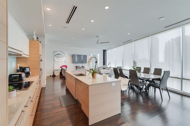 2408 Victory Park Lane 1233, Dallas, TX 75219