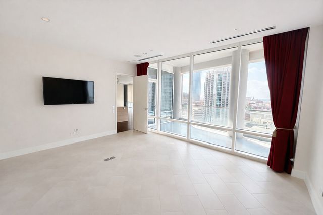 2408 Victory Park Lane 1233, Dallas, TX 75219