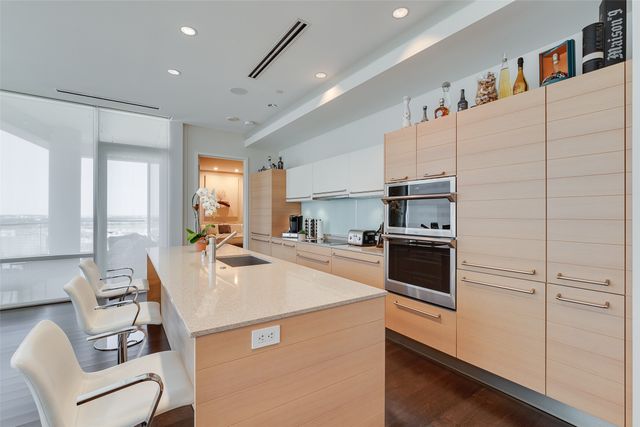 2408 Victory Park Lane 1233, Dallas, TX 75219