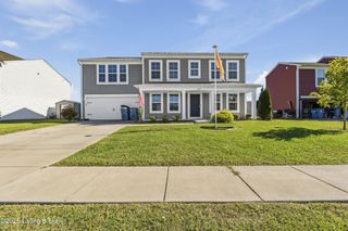 302 Boulders W Dr, Shepherdsville, KY 40165