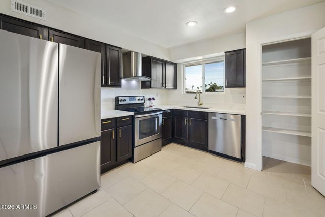 10037 N BALBOA Drive, Sun City, AZ 85351