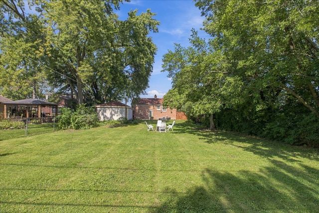 2037 E Touhy Avenue, Des Plaines, IL 60018