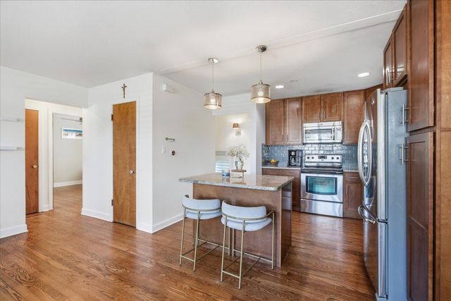 2037 E Touhy Avenue, Des Plaines, IL 60018