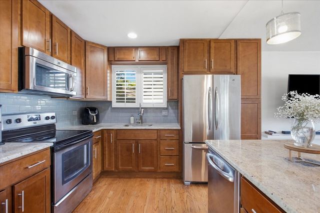 2037 E Touhy Avenue, Des Plaines, IL 60018