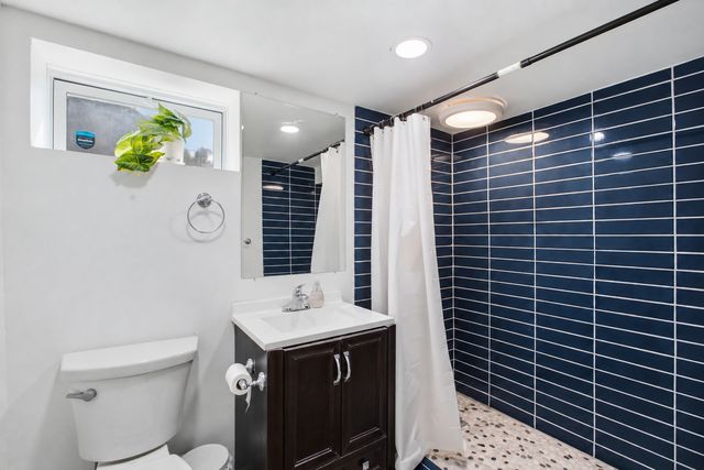2037 E Touhy Avenue, Des Plaines, IL 60018