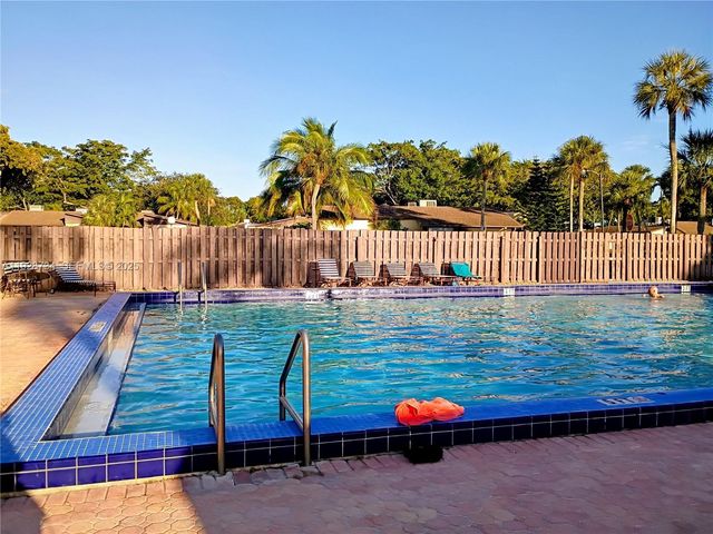 151 Berkley Rd 308, Hollywood, FL 33024