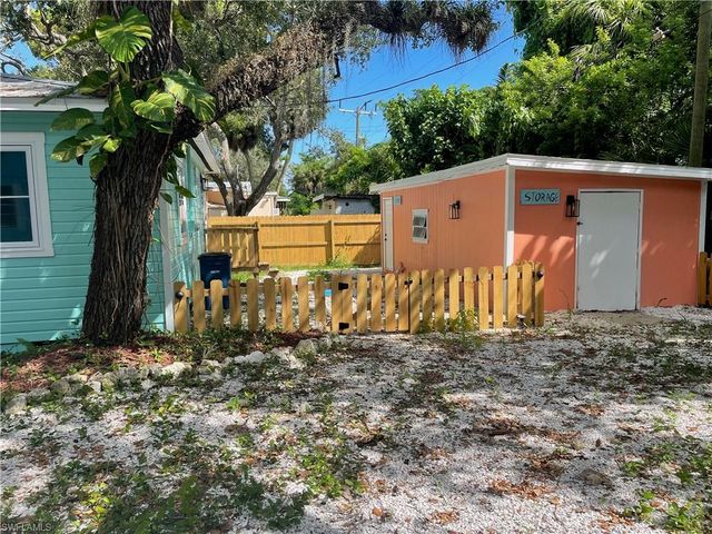 784 Oak ST, Fort Myers Beach, FL 33931