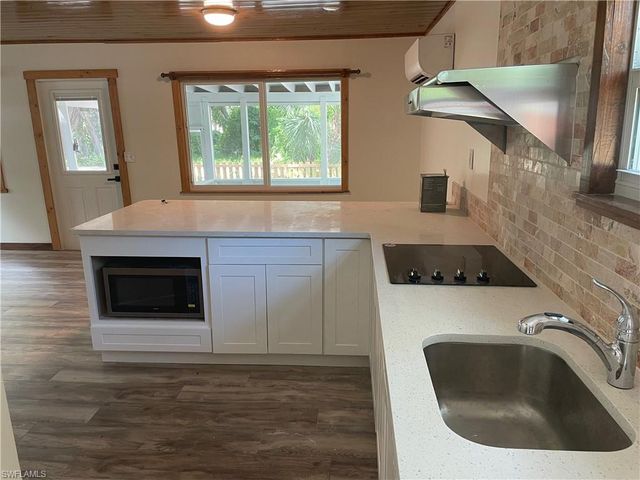 784 Oak ST, Fort Myers Beach, FL 33931