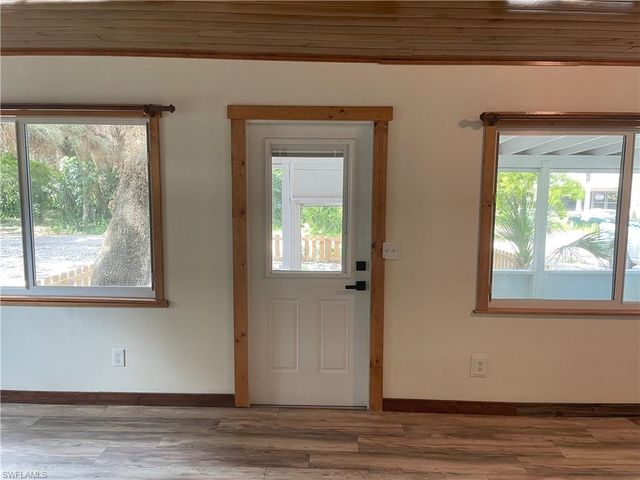 784 Oak ST, Fort Myers Beach, FL 33931